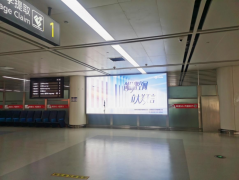 太原机场T1航站楼一层行李厅出口处灯箱广告牌